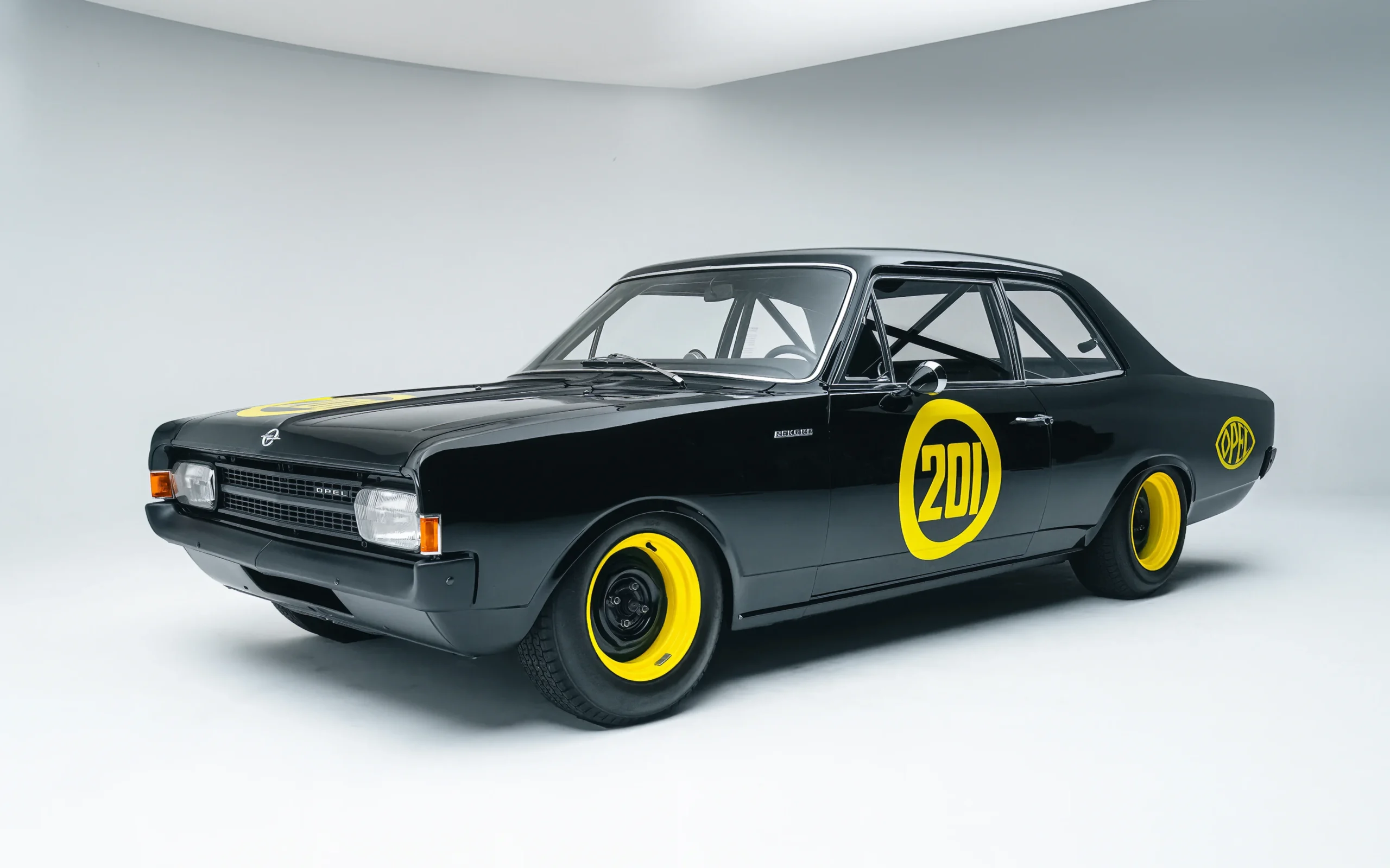 1968OpelRekordGruppe 5 SpezialtourenwagenSchwarzeWitwe scaled