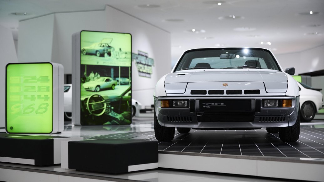 Porsche Honours 50 Years Of Transaxle 4 4 8