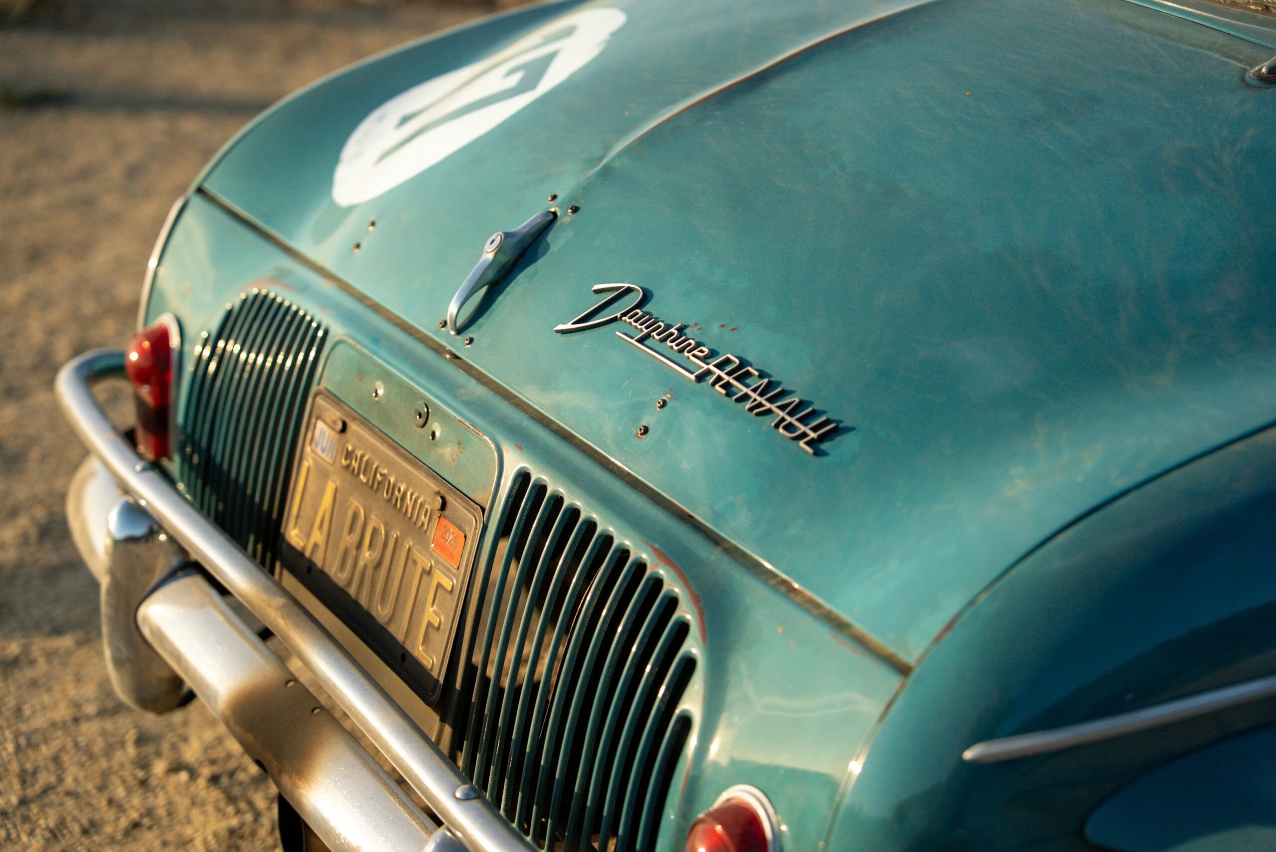 PETROLICIOUS 1960 RENAULT DAUPHINE JUSTIN CASHMORE 41.jpg Kopie scaled