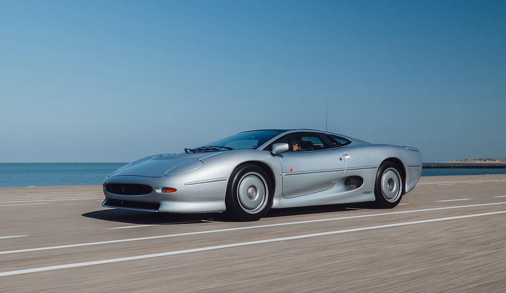 Titelvorschlag: Brand Arrow Global Icons Online Auction