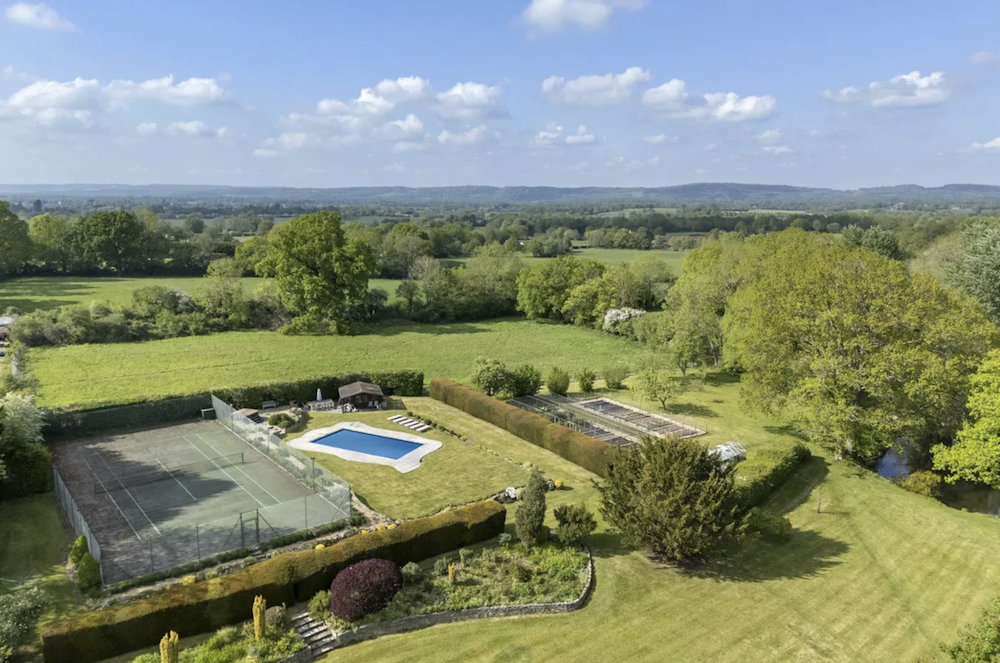 Former F1 Champion John Surtees’ Property For Sale 7 Bildschirmfoto 2026 06 22 um 14.38.36