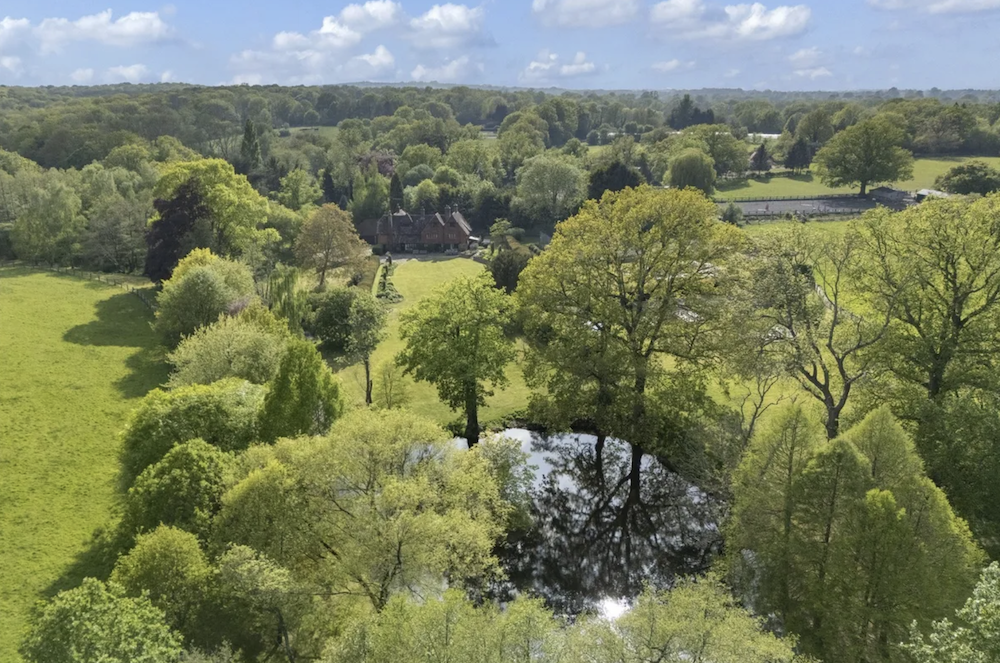 Former F1 Champion John Surtees’ Property For Sale 5 Bildschirmfoto 2026 06 22 um 14.38.39