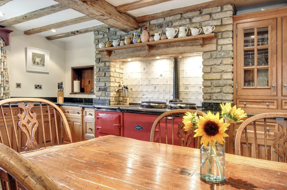 Former F1 Champion John Surtees’ Property For Sale 12 Bildschirmfoto 2026 06 22 um 14.38.49