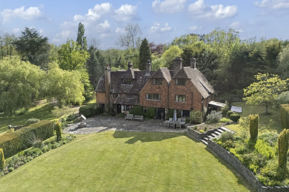 Former F1 Champion John Surtees’ Property For Sale 3 Bildschirmfoto 2026 06 22 um 14.39.11