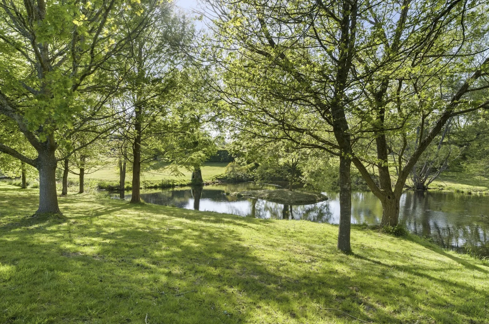 Former F1 Champion John Surtees’ Property For Sale 6 Bildschirmfoto 2026 06 22 um 14.39.19