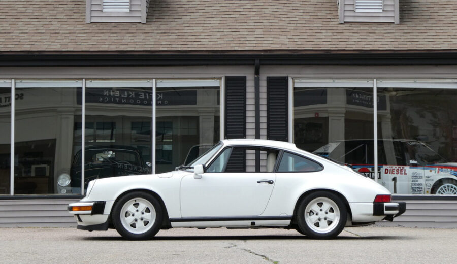 1988 Porsche 911 3.2 Carrera Coupe