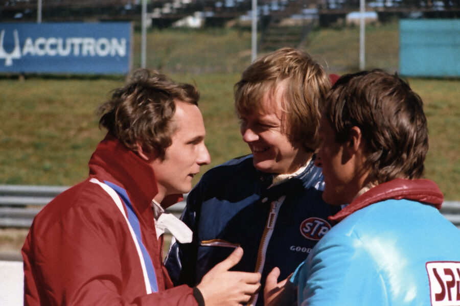 32-mp-1972-001-lauda-peterson-beuttler-march-team-telling-some-stories-luke_coated-3