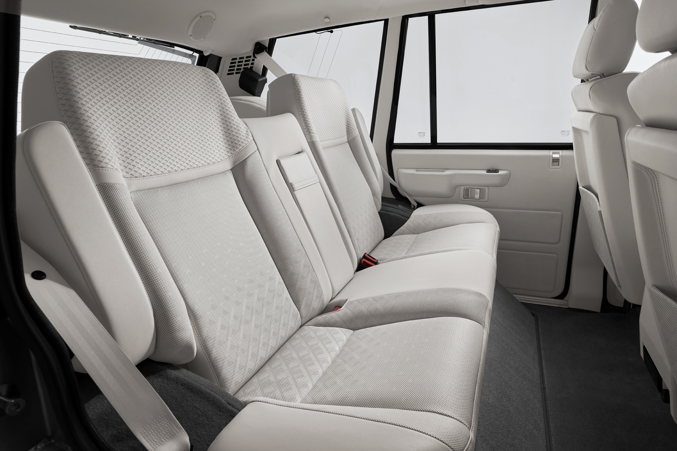 CLASSIC REAR SEATS 03a FINAL LR 72dpi
