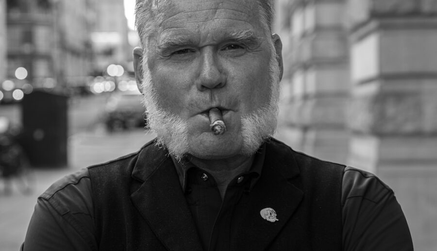 Rock & Smoke - Metallica, Motorcycles And The Craft Behind Cigars
