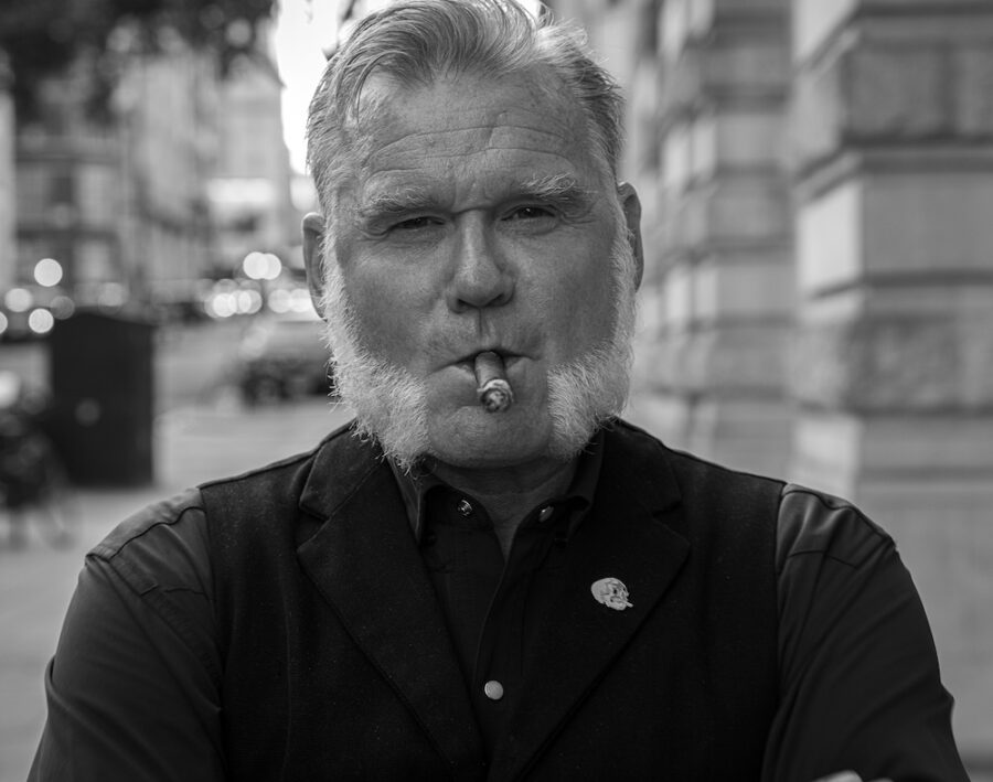 Rock & Smoke - Metallica, Motorcycles And The Craft Behind Cigars