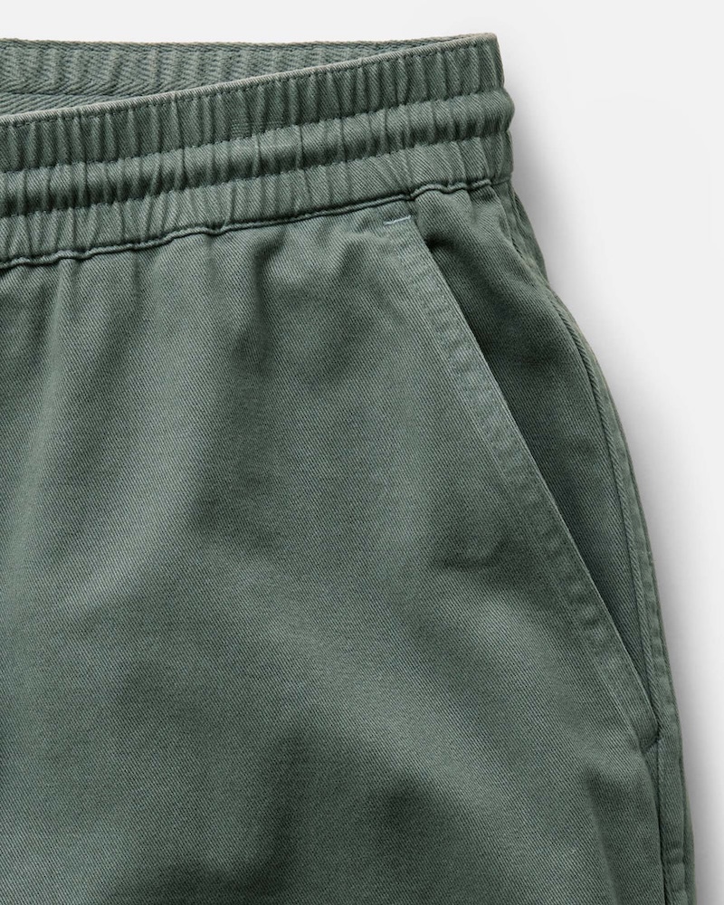 The Après Short By Taylor Stitch 8 instock m q126 The Apres Short OrganicDeepSeaFoundationTwill portrait 004
