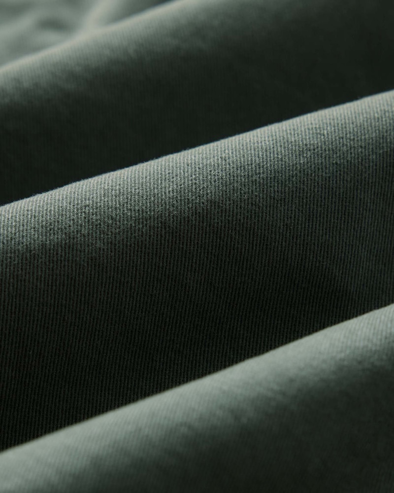 The Après Short By Taylor Stitch 7 instock m q126 The Apres Short OrganicDeepSeaFoundationTwill portrait 007