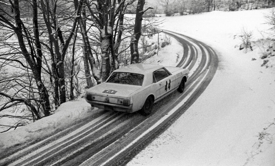 51-lc-1966-014-henri-greder-marie-claude-beaumont-ford-mustang_coated-3