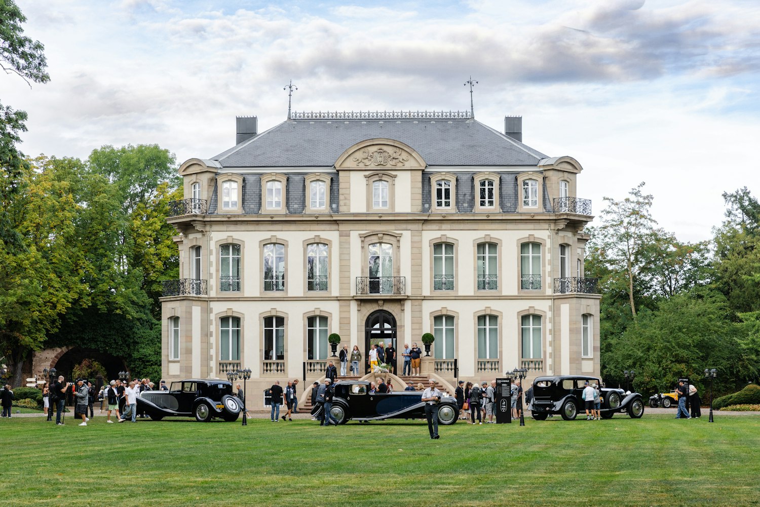 11 BUGATTI Molsheim Festival