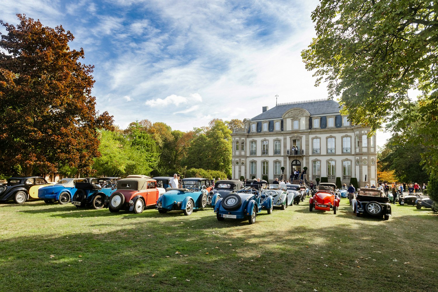 12 BUGATTI Molsheim Festival