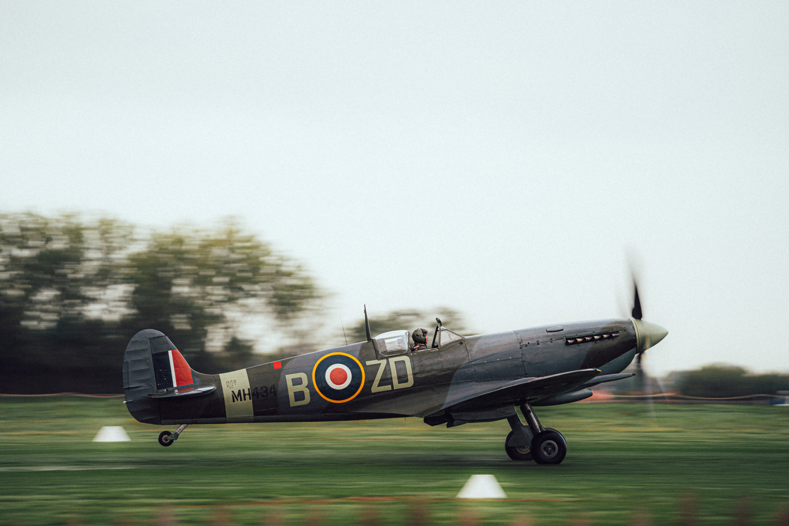 Air display at the 2026 Goodwood Revival. Ph. by Tom Baigent scaled