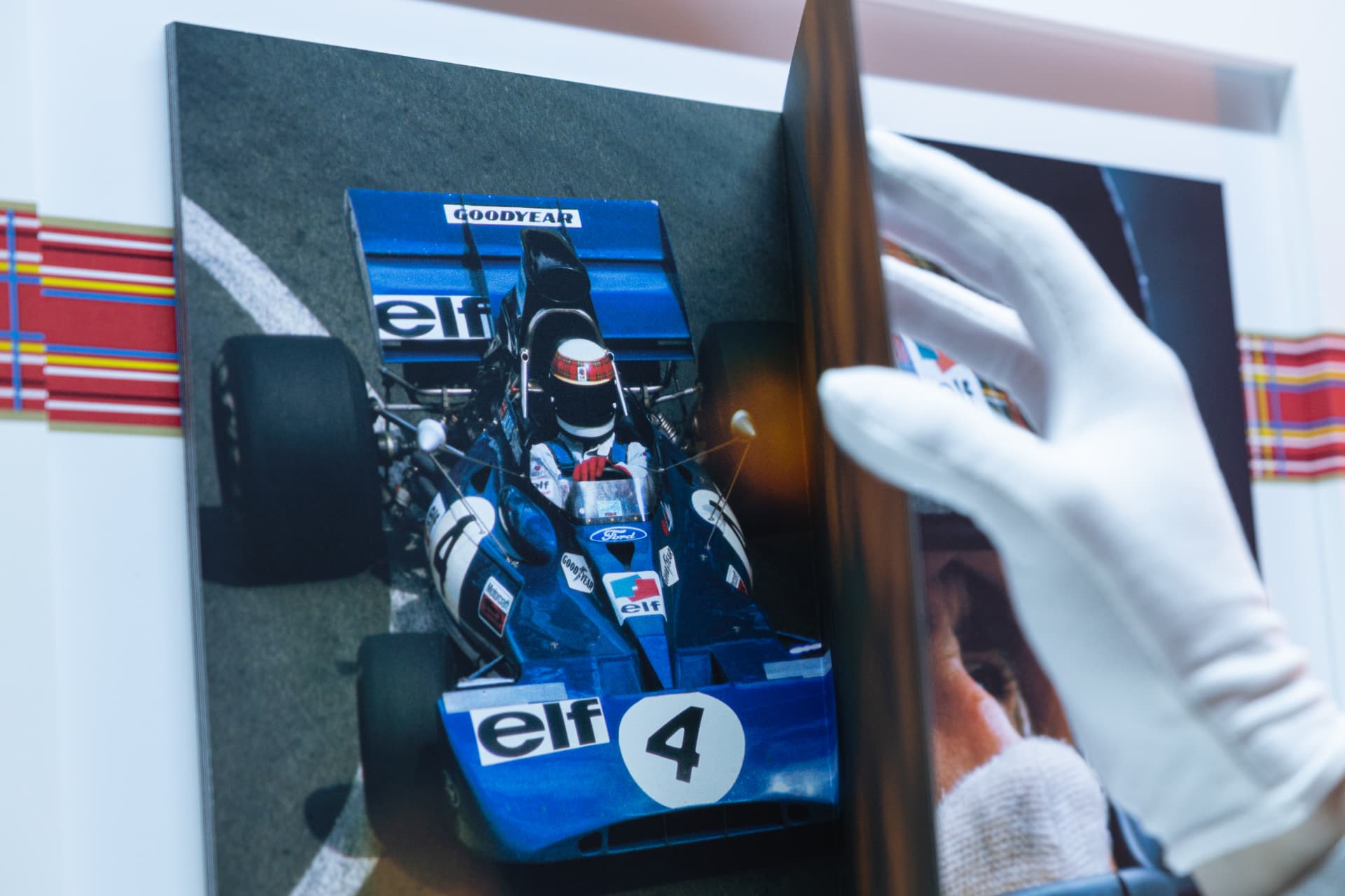 FOL V01JS PageTurn 06 blue car