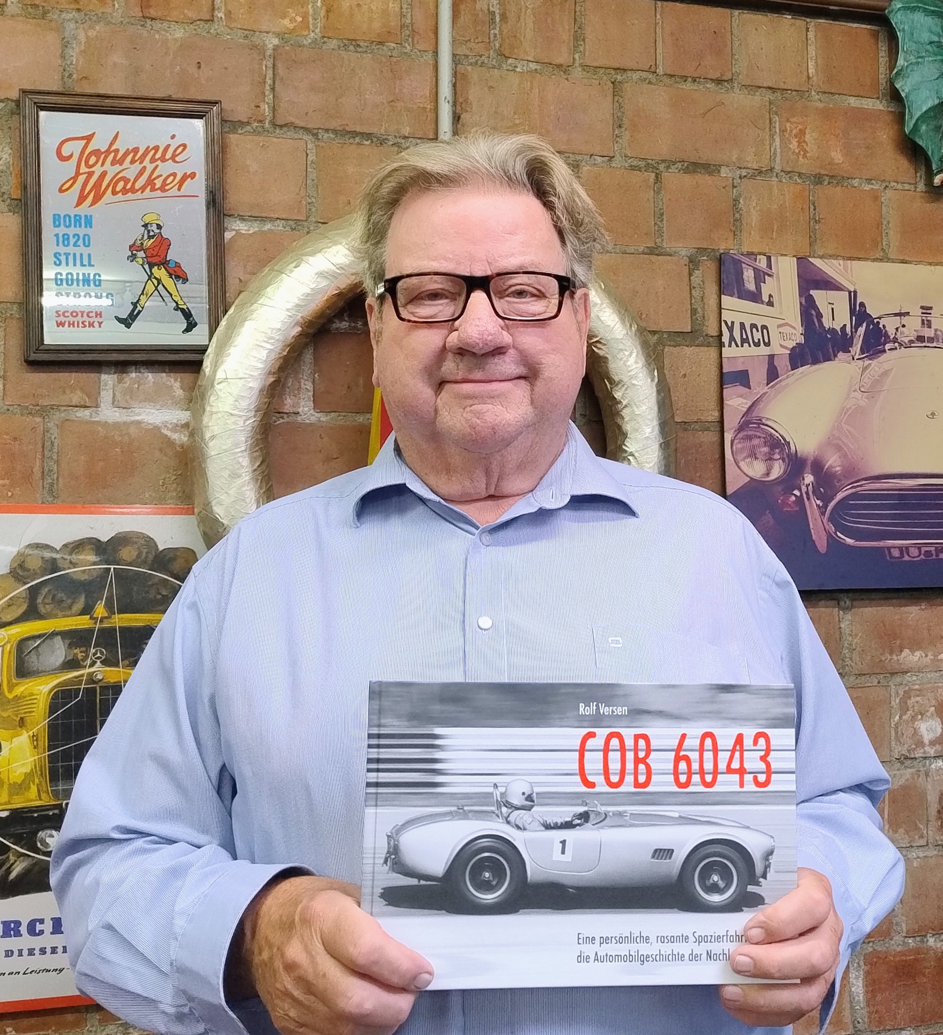 Rolf mit Buch dt 2 1 Kopie