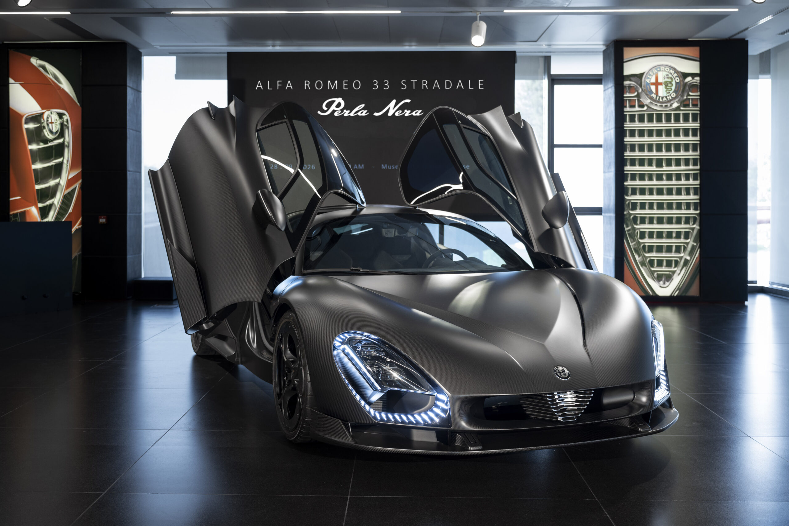 alfa romeo 33 stradale perla nera scaled
